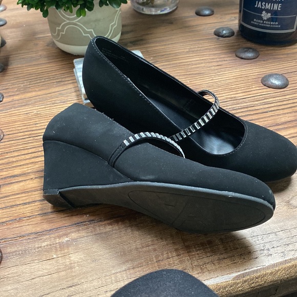 Cute black wedge pumps - Picture 2 of 3